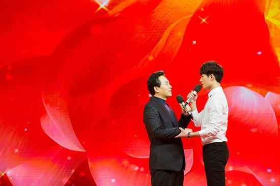 楊洋春晚節目曝光與佟鐵鑫演唱《父子》 楊洋春晚節目曝光與佟鐵鑫演唱《父子》