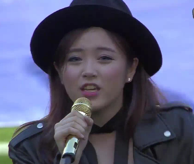 網友質疑超女200萬金話筒造假 網友質疑超女200萬金話筒造假