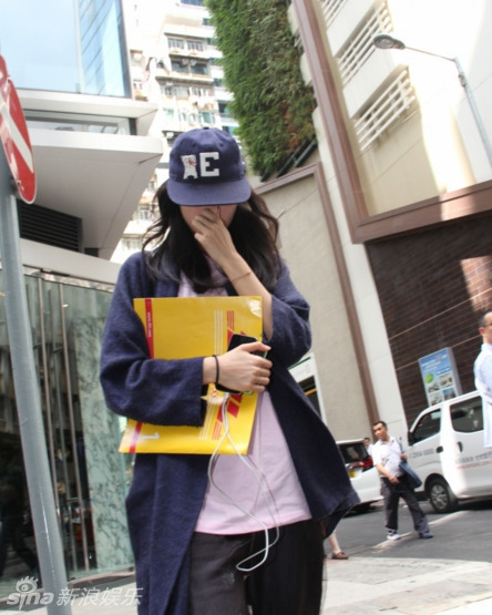 陳冠希攜秦舒培現(xiàn)身 陳冠希攜秦舒培現(xiàn)身