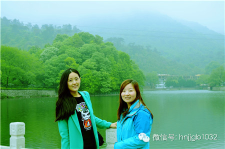 奧斯卡汽車影城的美女和這個風景融入的真好啊,有木有?! 奧斯卡汽車影城的美女和這個風景融入的真好啊,有木有?!