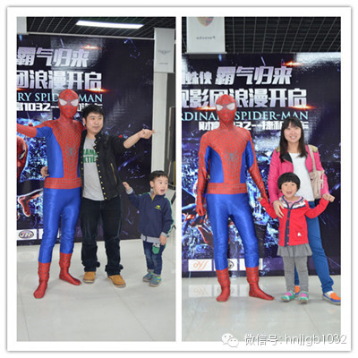 貼完車標回到大廳，一位蜘蛛俠模樣的男子瞬間吸引大家的眼球