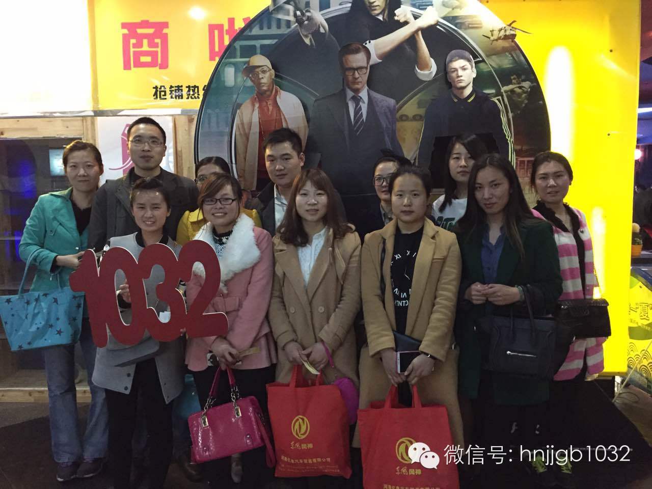 來個(gè)合影，1032的聽眾棒棒噠，個(gè)個(gè)都準(zhǔn)時(shí)到達(dá)了集合地點(diǎn)。Johnny表示很欣慰啊！