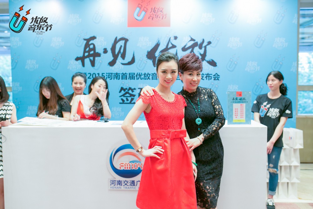 貼心的南方姐姐和美女主播小佩,海洋是不是每天都要流口水呀! 貼心的南方姐姐和美女主播小佩,海洋是不是每天都要流口水呀!