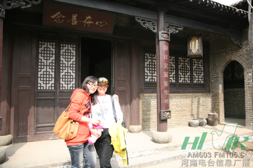 周迪與節目助理朱秀萍 周迪與節目助理朱秀萍