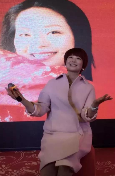 周迪現場表演的《雙簧》更是讓大家眼前一亮 周迪現場表演的《雙簧》更是讓大家眼前一亮