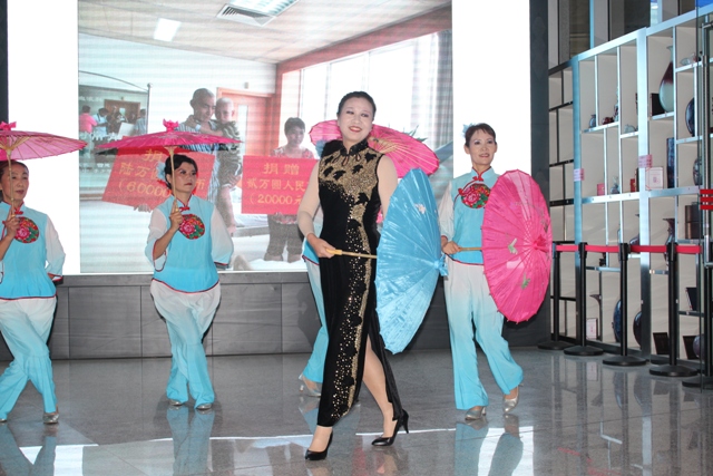 生命之光藝術團的老人們表演節目 生命之光藝術團的老人們表演節目