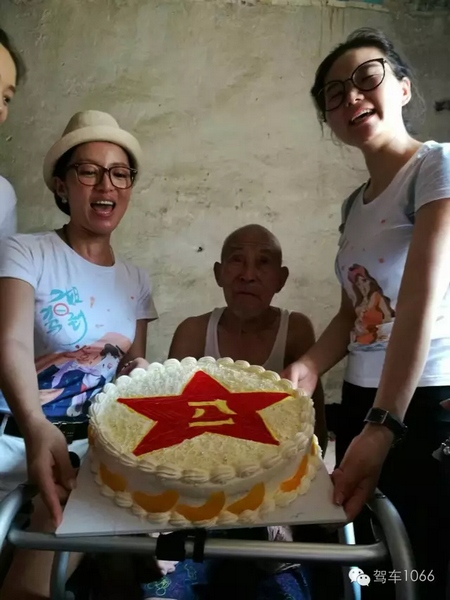 哦,老兵有譜,老兵心里敞亮著吶…… 哦,老兵有譜,老兵心里敞亮著吶……