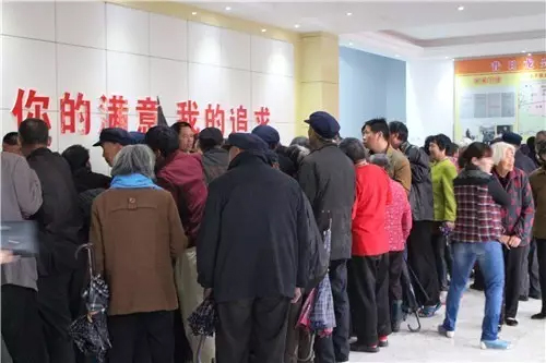 人多的我這個攝影師都擠不進去了 人多的我這個攝影師都擠不進去了