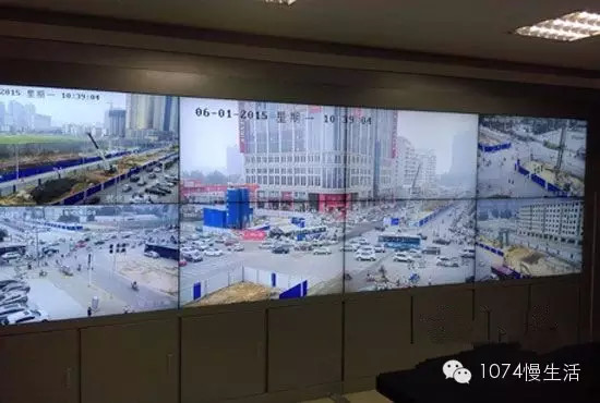 通過監控人員操控“電子眼”調整焦距,可以看到整個工地全景 通過監控人員操控“電子眼”調整焦距,可以看到整個工地全景