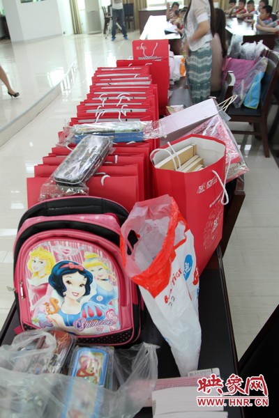 愛心人士給孩子們準備的禮物 愛心人士給孩子們準備的禮物