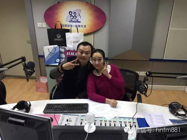 DJ子恒和小糖首先給我們送上祝福咯! DJ子恒和小糖首先給我們送上祝福咯!