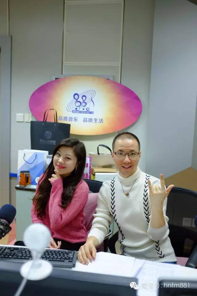 新聞先生凱文和新聞小姐李江也陪伴大家一同跨年! 新聞先生凱文和新聞小姐李江也陪伴大家一同跨年!