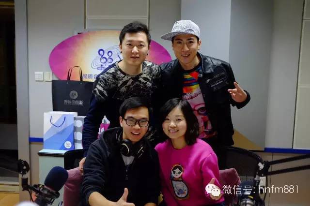 當然少不了魅力DJ Link和曉池給大家送上最具魅力的動聽音樂 當然少不了魅力DJ Link和曉池給大家送上最具魅力的動聽音樂