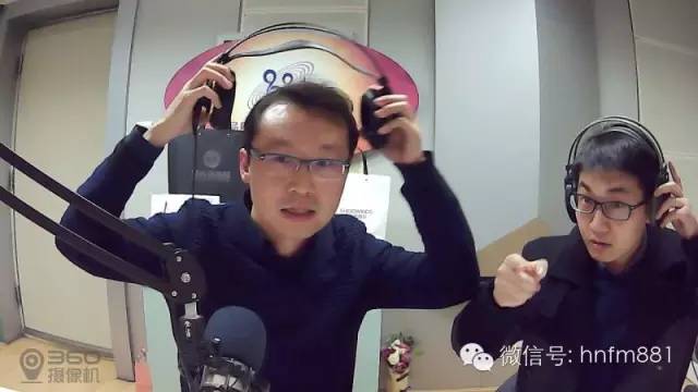 我們的魅力DJ Tonny和匡威也與您一起度過2015年最后一天~ 我們的魅力DJ Tonny和匡威也與您一起度過2015年最后一天~