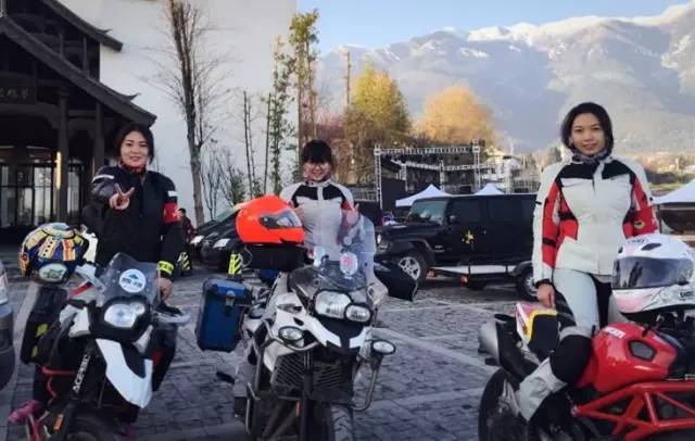 中間是菲菲? 中間是菲菲?