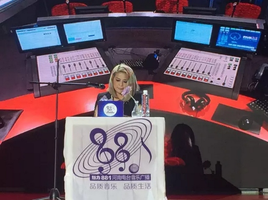 看百變傅薇在直播間的狀態 看百變傅薇在直播間的狀態