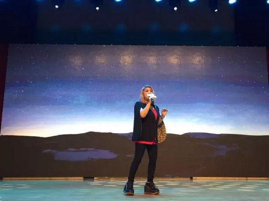 聽傅薇繼續演唱《對愛渴望》 聽傅薇繼續演唱《對愛渴望》