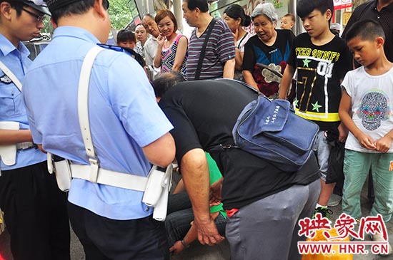 耿老漢向公交車長(zhǎng)劉超道歉 耿老漢向公交車長(zhǎng)劉超道歉