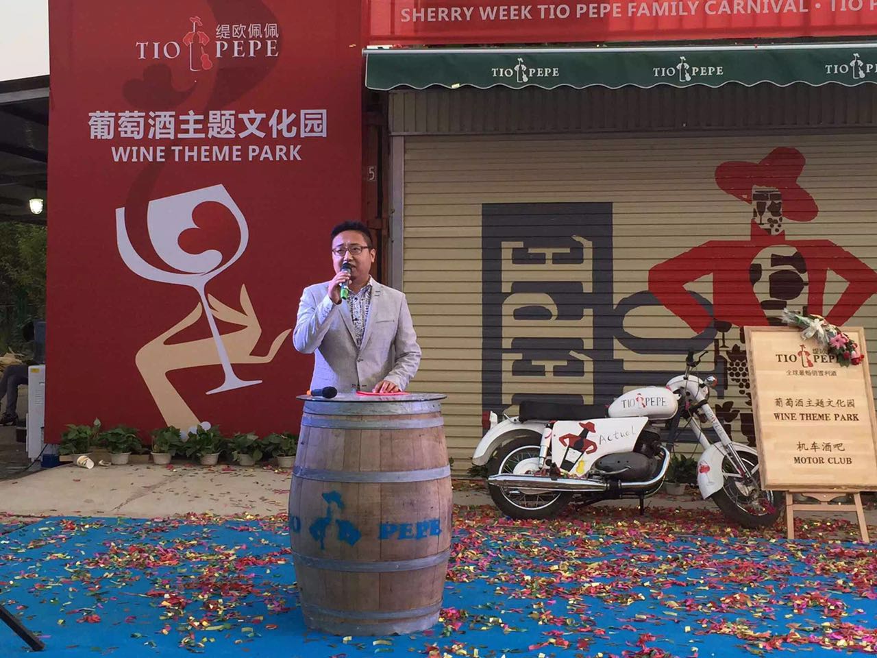 我們的巖歐巴出場嘍！真的是迷倒臺下一片！