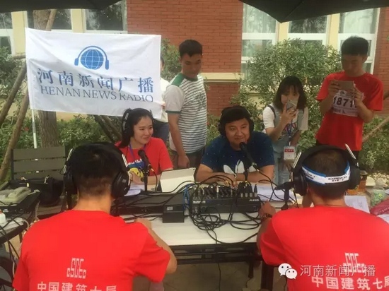 直播間被圍觀群眾包圍啦，是不是沒有看過我們的直播？