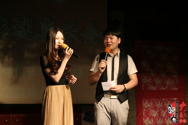 主持人:河南電臺(tái)戲曲廣播《越學(xué)越開(kāi)心》主持人張琳,著名戲曲節(jié)目主持人、戲曲廣播當(dāng)家小生月陽(yáng) 主持人:河南電臺(tái)戲曲廣播《越學(xué)越開(kāi)心》主持人張琳,著名戲曲節(jié)目主持人、戲曲廣播當(dāng)家小生月陽(yáng)