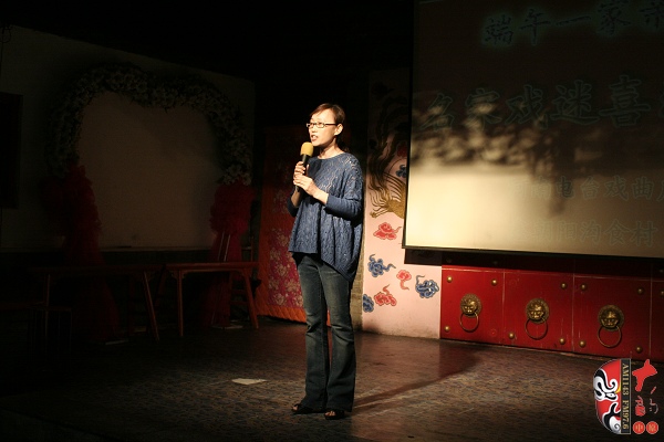 河南電臺(tái)戲曲廣播副總監(jiān)張彤致歡迎詞 河南電臺(tái)戲曲廣播副總監(jiān)張彤致歡迎詞