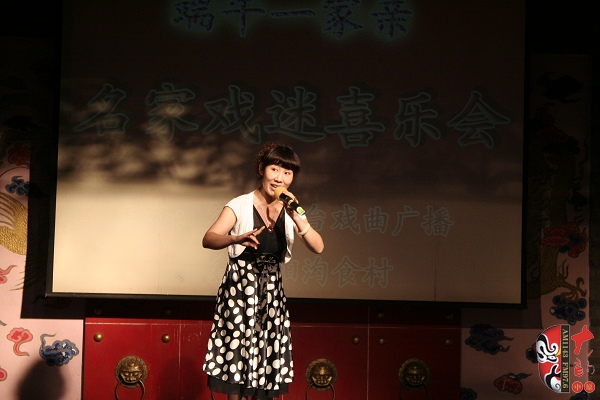 平頂山市豫劇團(tuán)優(yōu)秀青年演員仝玉潔演唱《抬花轎》選段 平頂山市豫劇團(tuán)優(yōu)秀青年演員仝玉潔演唱《抬花轎》選段