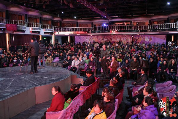 票友版豫劇《三哭殿》精彩上演 票友版豫劇《三哭殿》精彩上演