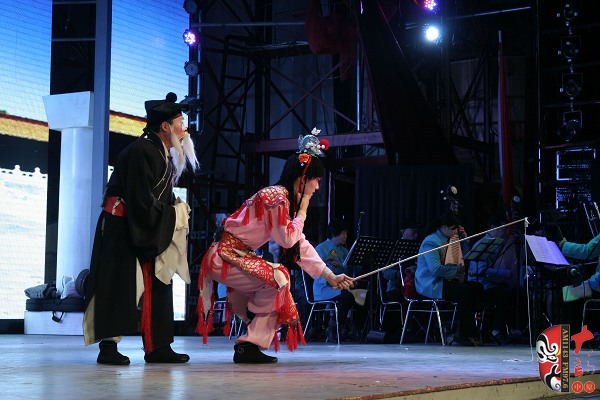 票友版豫劇《三哭殿》精彩上演 票友版豫劇《三哭殿》精彩上演