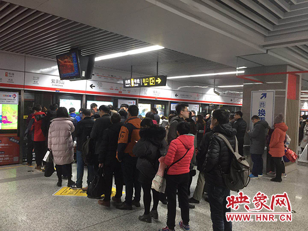 限行首日多數市民選擇地鐵出行