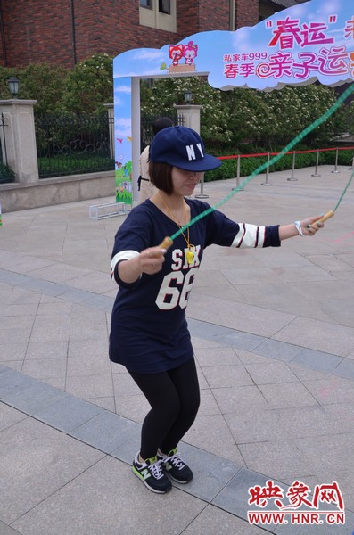 小麥也是現場玩起了跳繩,技術不錯嘛! 小麥也是現場玩起了跳繩,技術不錯嘛!