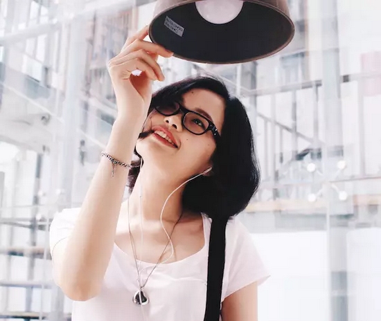 當(dāng)然,怎么能少的了美女出鏡? 當(dāng)然,怎么能少的了美女出鏡?