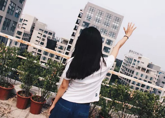 你問(wèn)我要去向何方,我指向天空的方向。 你問(wèn)我要去向何方,我指向天空的方向。