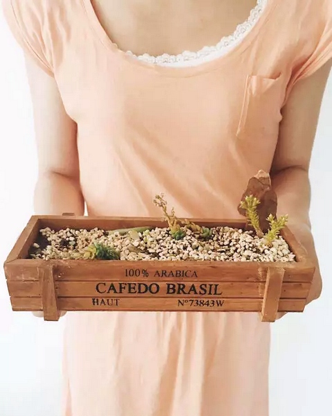 我們同時(shí)也在撫摸著希望,從中了解鄭州的生命張力。 我們同時(shí)也在撫摸著希望,從中了解鄭州的生命張力。