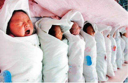 為娃早出生幾天早一年入學 孕婦八月底前剖宮產 為娃早出生幾天早一年入學 孕婦八月底前剖宮產