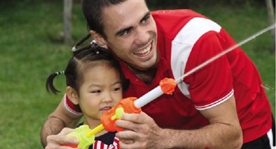 登封3歲女娃會說兩國話 每天聽兩個小時法語 登封3歲女娃會說兩國話 每天聽兩個小時法語