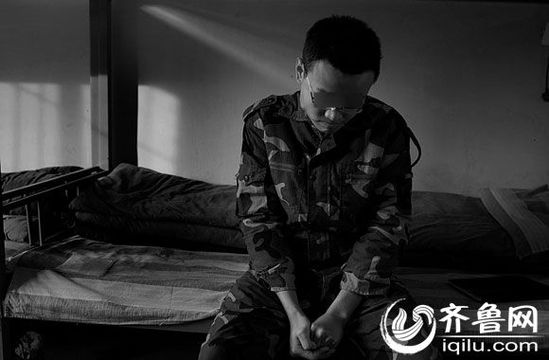 　因癡迷于賭博，研究生方光被學校開除。方光在濟南一戒網學校接受教育