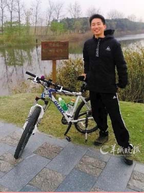 大四生騎行12小時(shí)赴異地與用人單位簽約獲贊賞 大四生騎行12小時(shí)赴異地與用人單位簽約獲贊賞