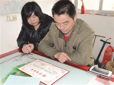 如今，劉圓父母想念女兒時(shí)只能看著榮譽(yù)證書發(fā)呆