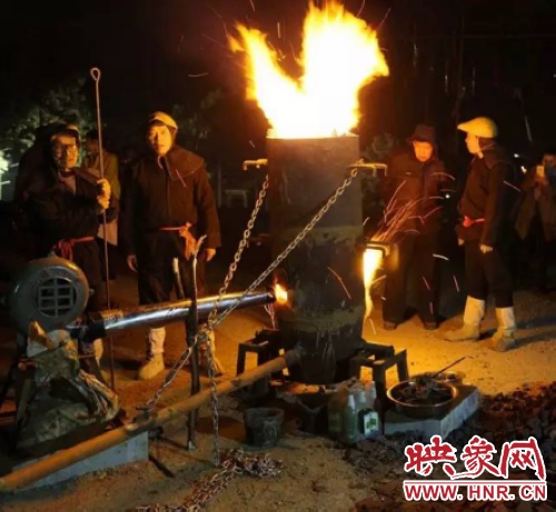 確山鐵花將登上萬(wàn)眾矚目的春晚舞臺(tái)! 確山鐵花將登上萬(wàn)眾矚目的春晚舞臺(tái)!