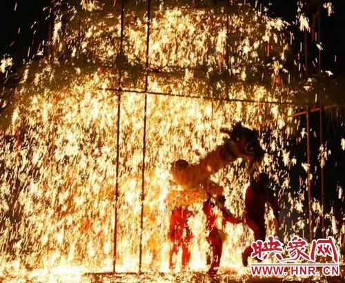 確山鐵花將登上萬(wàn)眾矚目的春晚舞臺(tái)! 確山鐵花將登上萬(wàn)眾矚目的春晚舞臺(tái)!