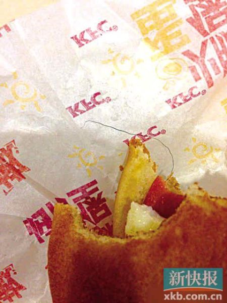 圖為易建聯所持肯德基 圖為易建聯所持肯德基