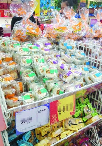 市場月餅多數都用塑料托 市場月餅多數都用塑料托