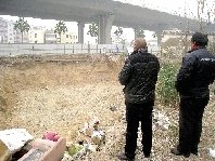 小區圍墻大半夜被挖塌了 小區圍墻大半夜被挖塌了