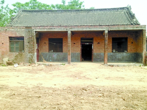 李懷亮家的老房已久無人住 李懷亮家的老房已久無人住