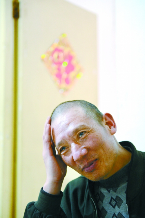 出看守所后,李懷亮的輕松表情越來越多。 出看守所后,李懷亮的輕松表情越來越多。