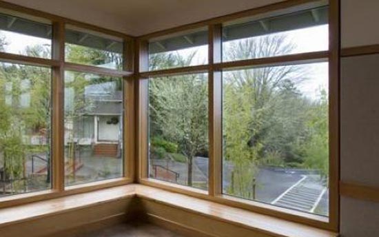 夏季木質門窗發澀 給門窗“吹吹風” 夏季木質門窗發澀 給門窗“吹吹風”