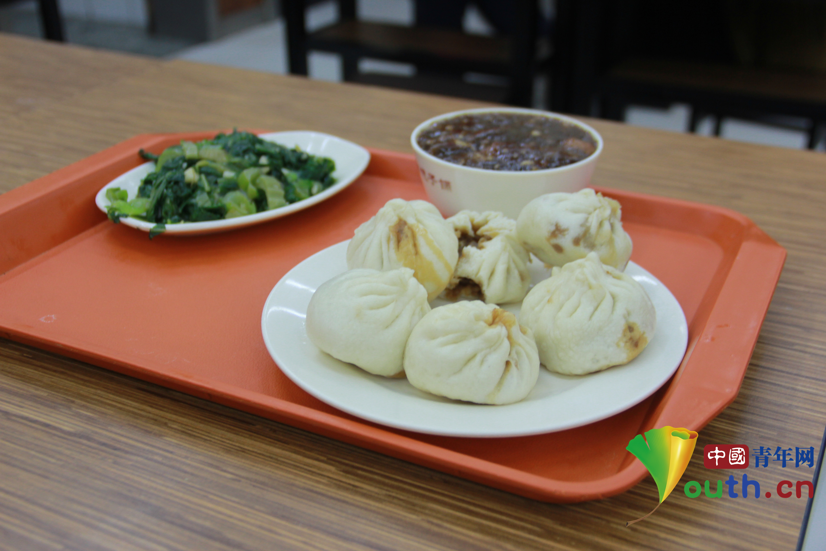 習近平周末現身包子鋪 排隊購買平易近人