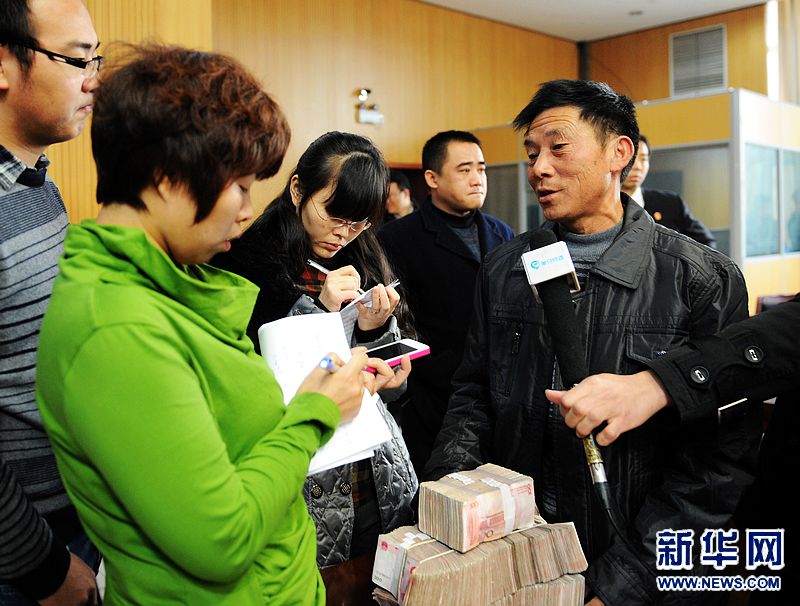 鄭州發放拖欠農民工工資執行款 鄭州發放拖欠農民工工資執行款