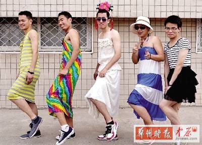 鄭州晚報記者 常亮/文 李云峰/供圖(河工大應屆畢業生) 鄭州晚報記者 常亮/文 李云峰/供圖(河工大應屆畢業生)